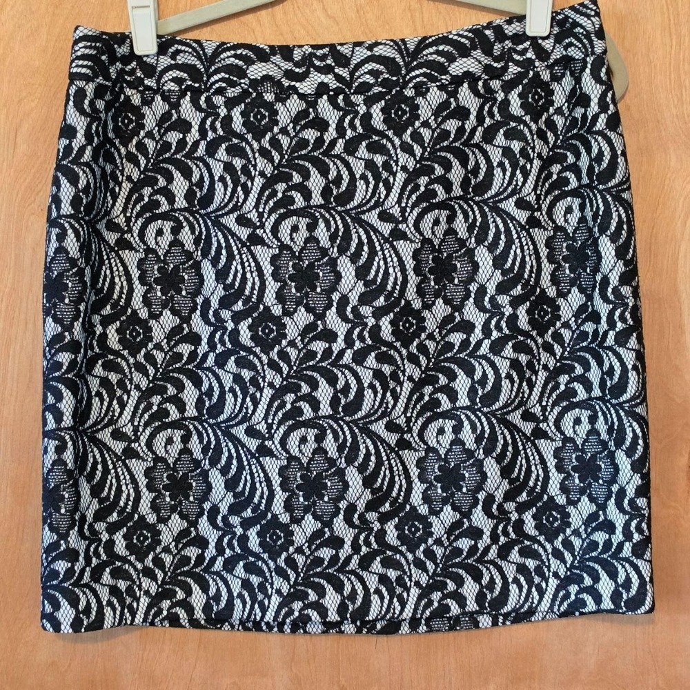 Worthington Black Cream Floral Lace Overlay Pencil Skirt Size 14 Career Cocktail